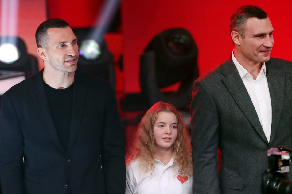 Die ehemaligen Boxer Wladimir (l.) und Vitali (r.) Klitschko auf der Spendengala "Ein Herz für Kinder".