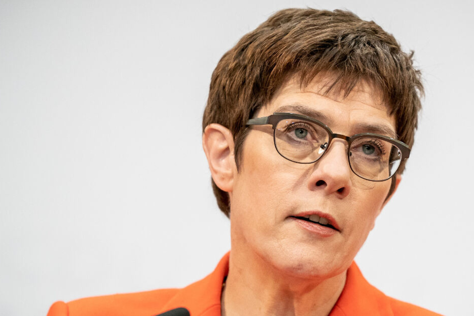 Annegret Kramp-Karrenbauer strebt keine Kanzlerkandidatur an und will Parteivorsitz abgeben