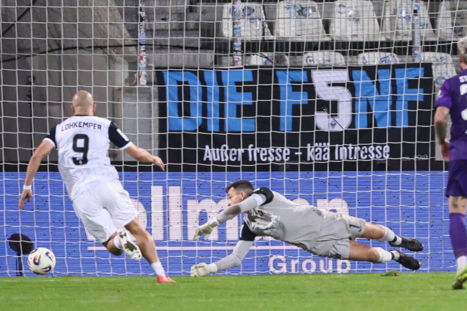 Da hatte Aue-Keeper Martin Männel (M.) keine Chance: SV Waldhof Mannheim baute seine Führung aus.