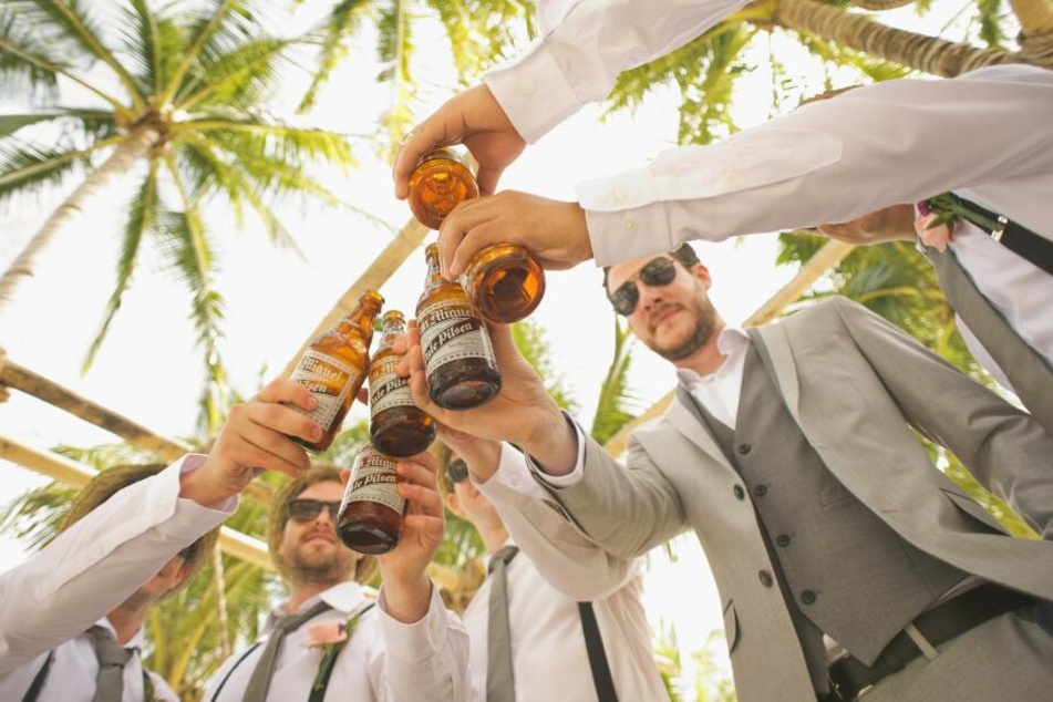 Der Junggesellenabschied sollte auf Ibiza stattfinden. Stattdessen klaute die Braut das Geld. (Symbolbild)
