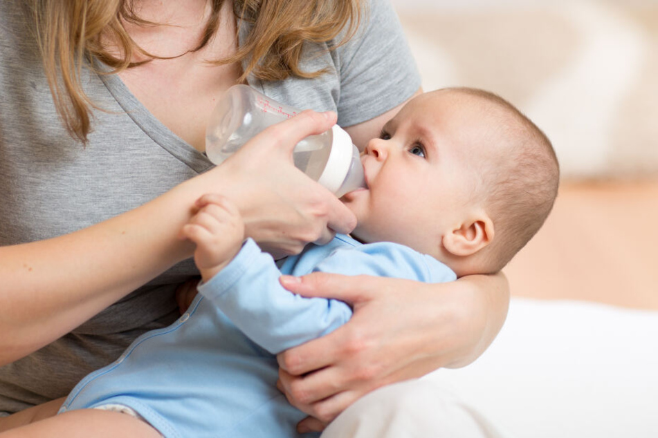 Baby Läuft Milch Aus Der Nase