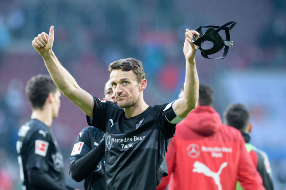 Christian Gentner von Stuttgart jubelt nach dem Abpfiff im letzten Spiel gegen den FC Augsburg.
