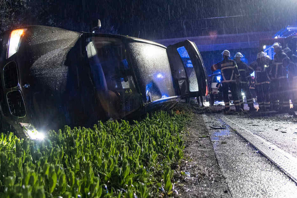 Der strake Regen erschwerte auch den Einsatz der Feuerwehr.