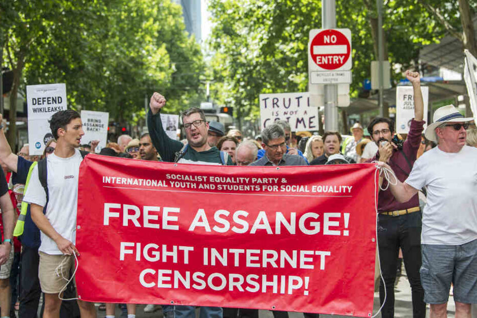Protest auch im australischen Melbourne: Anhänger des Wikileaks-Gründers Assange demonstrieren am vergangenen Sonntag gegen dessen Auslieferung an die USA.