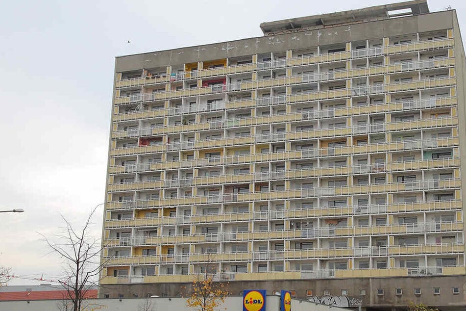 Im DDR-Hochhaus machten sich am Wochenende Vandalen breit.