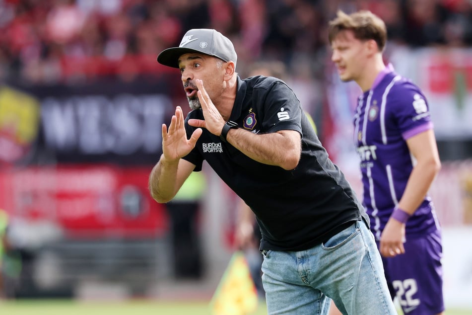 Aue-Coach Khvicha Shubitidze (52) war mit dem Unentschieden am Samstag in Erfurt zufrieden.
