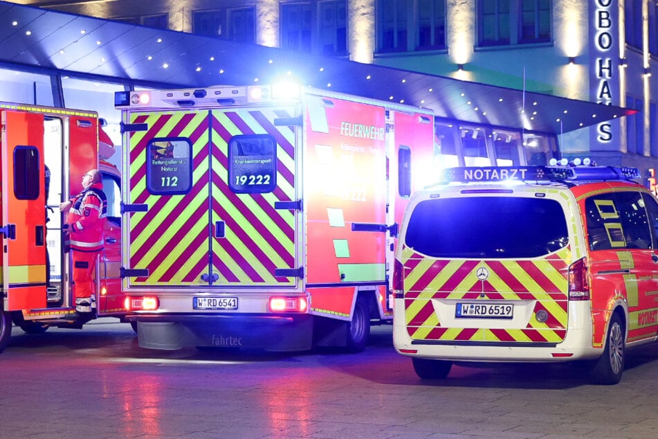 Messerattacke: Streit unter Arbeitskollegen eskaliert: 23-Jähriger schlägt mit Glasflasche auf Kontrahenten ein