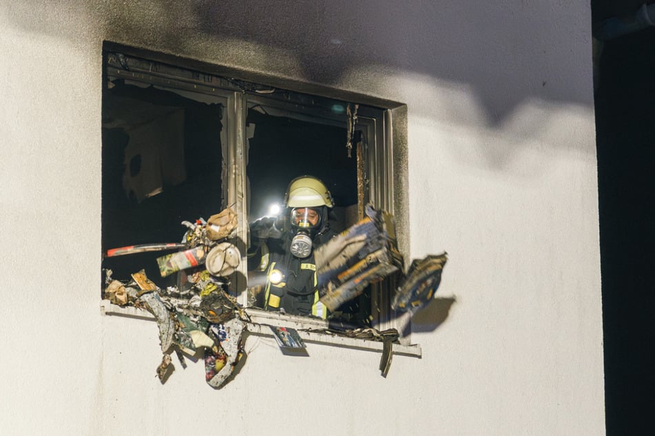 Die Einsatzkräfte konnten einen 67 Jahre alten Bewohner aus dem Haus bergen, für diesen kam jedoch jede Hilfe zu spät.