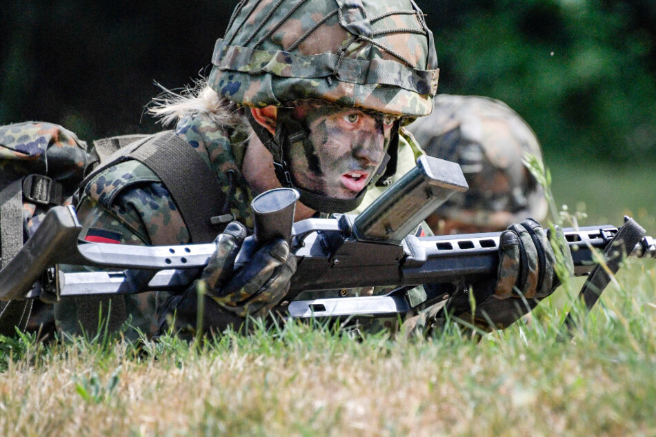 "Feldwebelin": Weibliche Dienstgrade bei der Bundeswehr geplant
