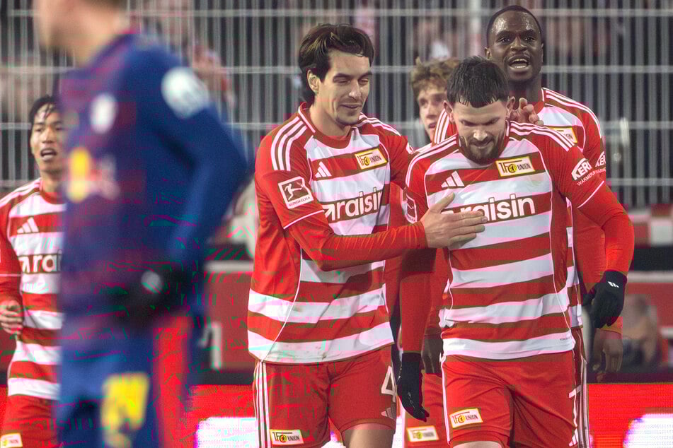 Im Hinspiel siegte Union mit Ex-RB-Star Oliver Burke (28, r.) mit 3:1.