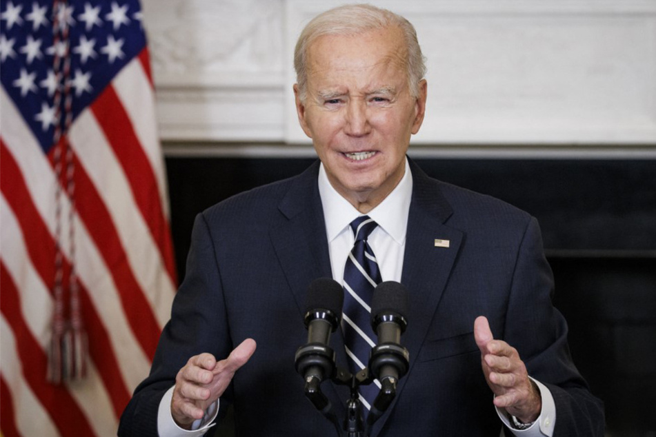 Biden deploys warships closer to Israel and sends munitions as fighting continues
