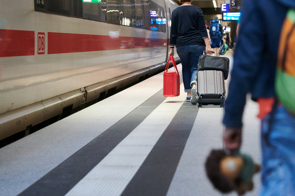 Auf der Bahnstrecke Hamburg-Berlin muss aktuell mit Verspätungen gerechnet werden (Symbolbild).