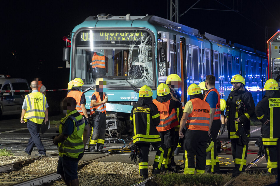 Die Bahn entgleiste mit dem ersten Drehgestell.