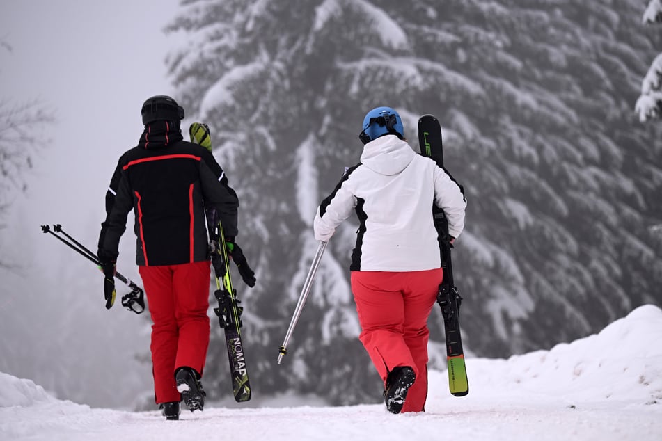 Zum Jahreswechsel sind Wintersportangebote nur teilweise vertreten, vielerorts wird mit Kunstschnee nachgeholfen. (Archivbild)