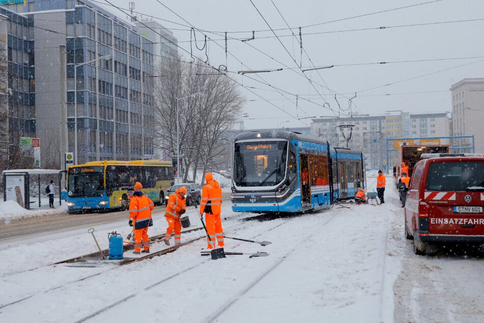 Chemnitz: CVAG-Straßenbahn in Chemnitz entgleist: Fahrer "verfährt" sich