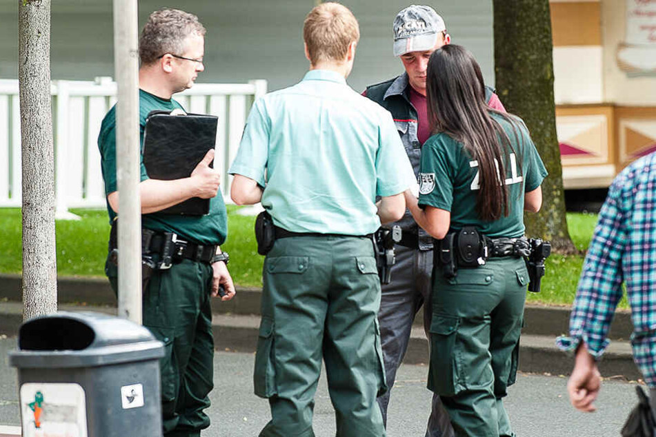 Drei Zollbeamte waren am Mittwochmorgen im Einsatz.