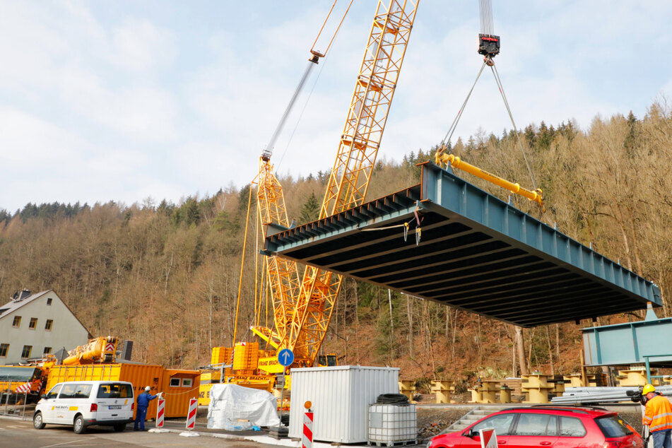 Chemnitz: Brücken-Koloss über die Zwönitz sichert Amtsberg den Anschluss