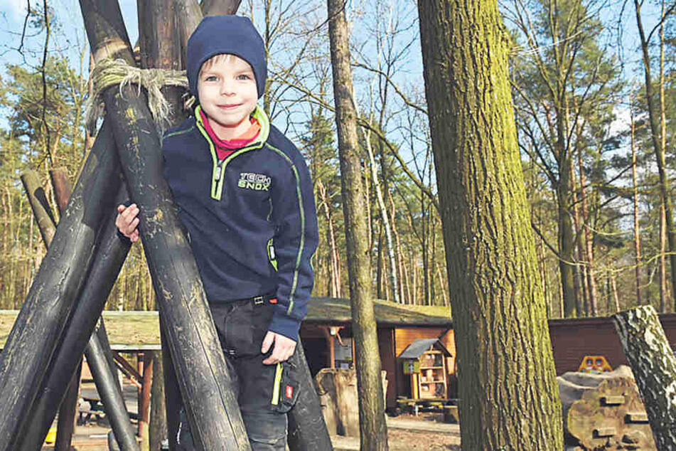Der Waldspielplatz an der Fischhausstraße ist bei Jugendlichen und Kindern wie
Benni (4) beliebt.