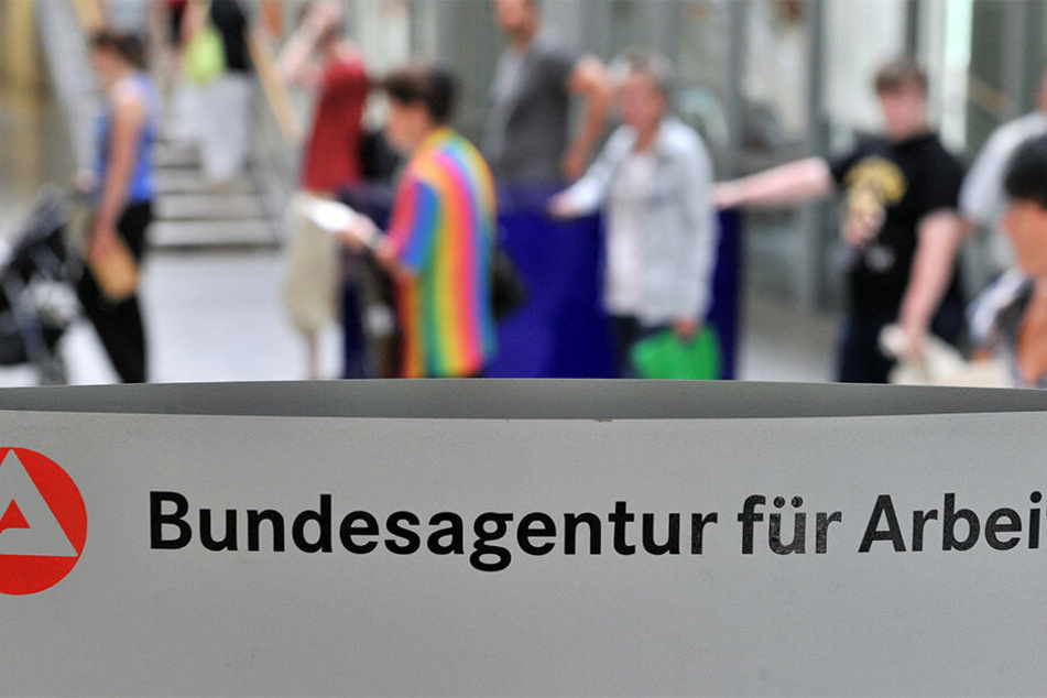 Die Zahl der Arbeitslosen ist in diesem Monat saisonal bedingt angestiegen.