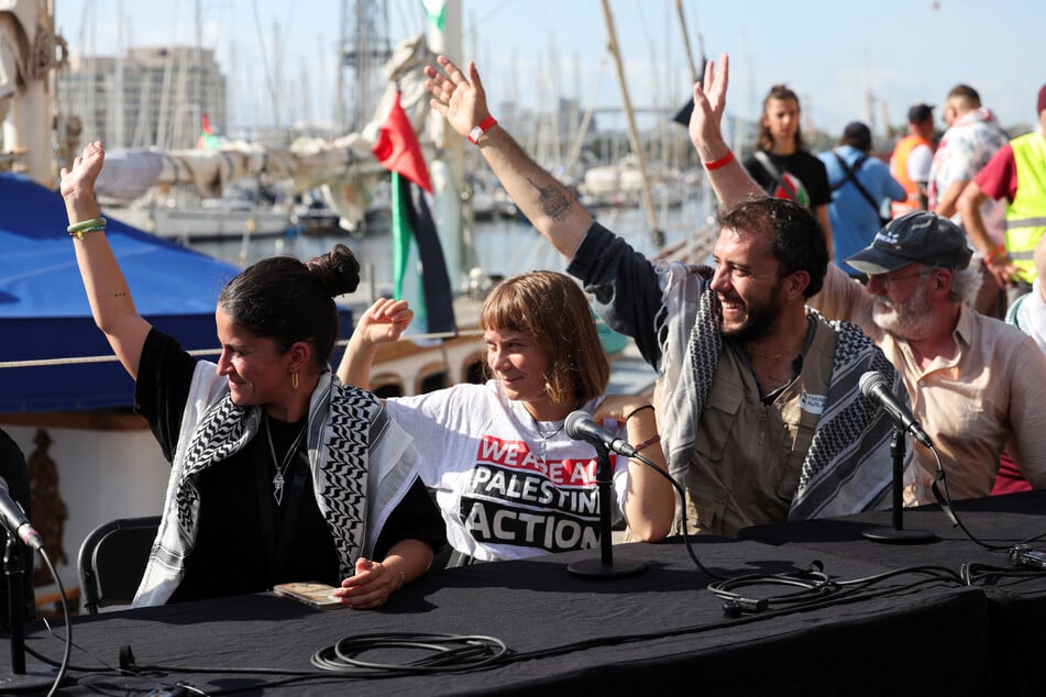 Greta Thunberg (2nd from l.) and Liam Cunningham (r.) set sail on the latest Gaza aid flotilla attempting to break Israel's siege of Gaza.