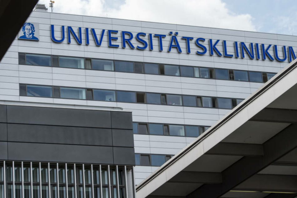 Die beiden Patienten der Uniklinik waren am Wochenende mit mehr 120 weiteren Passagieren aus der vom Virus stark betroffenen chinesischen Stadt Wuhan zurückgeholt worden.