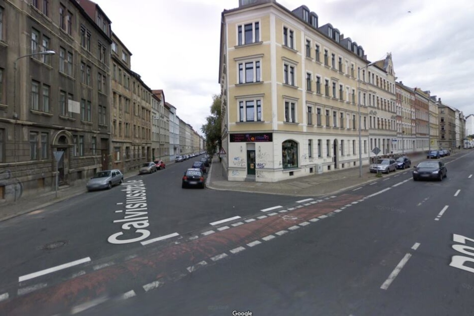Der Täter flüchtete ohne Beute in die Calvisiusstraße in Richtung Georg-Schwarz-Straße.