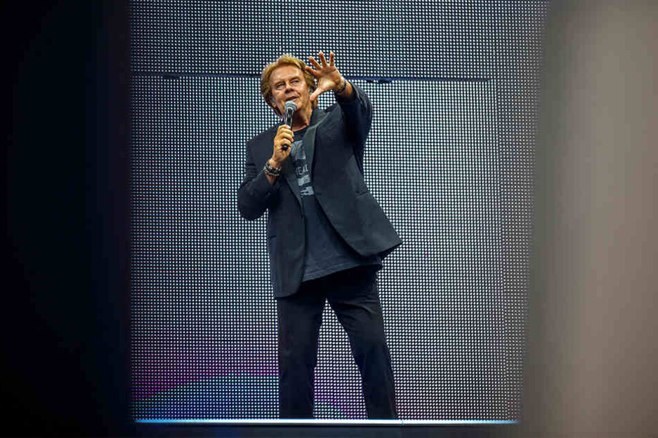 Howard Carpendale (72) trat im ersten Showblock vor der Pause auf. Danach düste er sofort nach Berlin zur Schlagernacht in der Waldbühne.