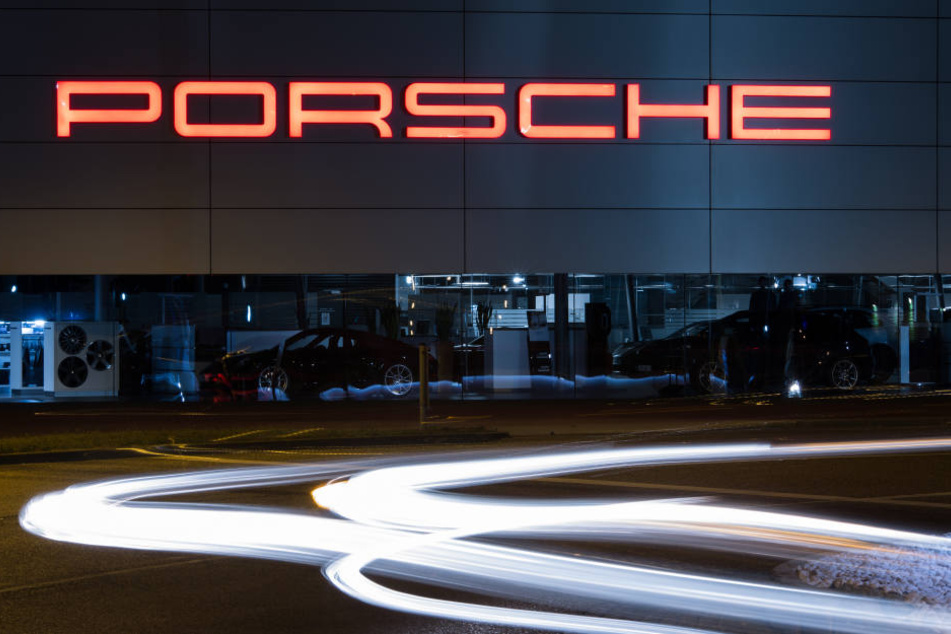 Das Porschezentrum in Stuttgart (Baden-Württemberg).