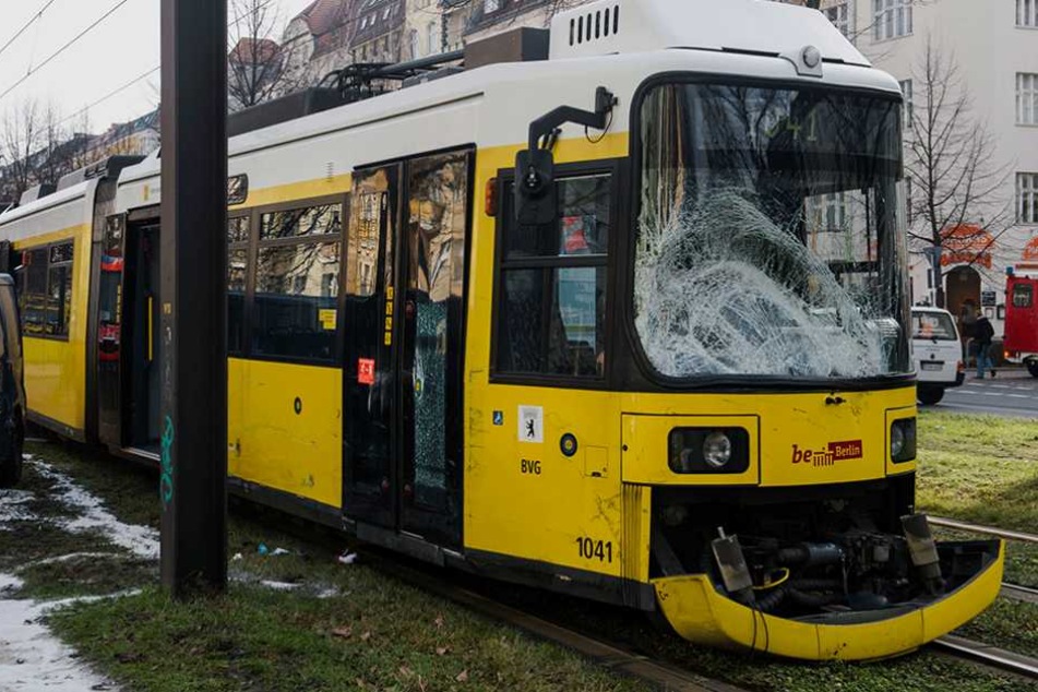 Bei dem Unfall wurde die Bahn beschädigt (Symbolbild).