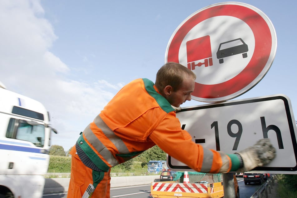 Wegen "Elefantenrennen" auf der A14: Sachsen-Anhalts AfD fordert Lkw-Überholverbot