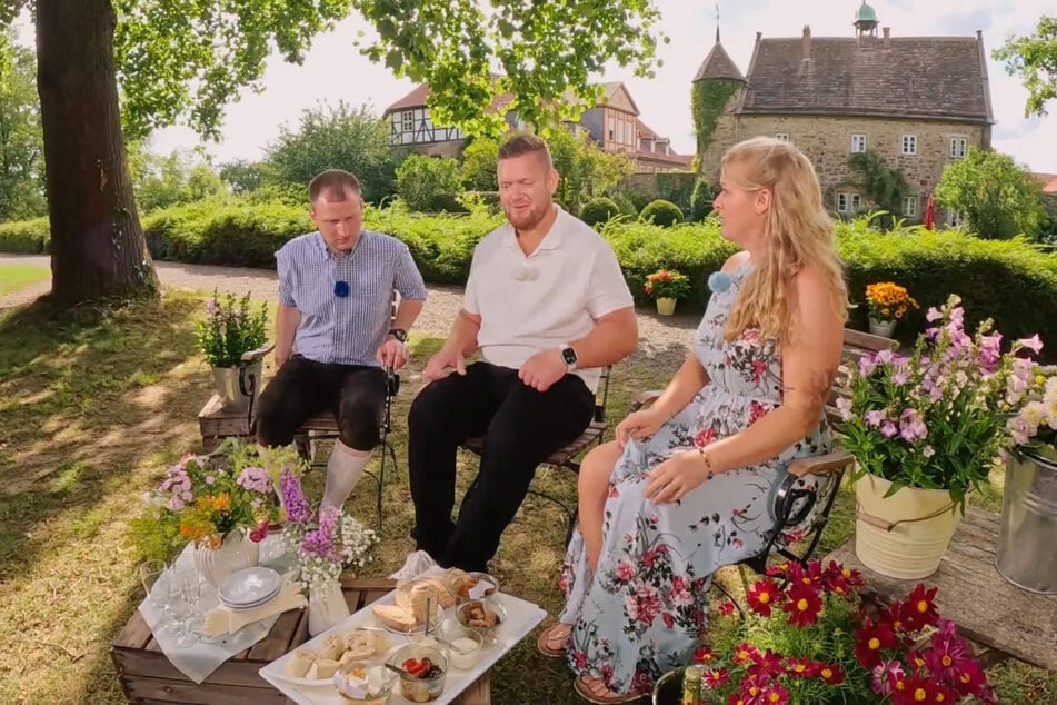 Keiner der beiden Bewerber möchte die 29-Jährige auf ihren Hof begleiten.