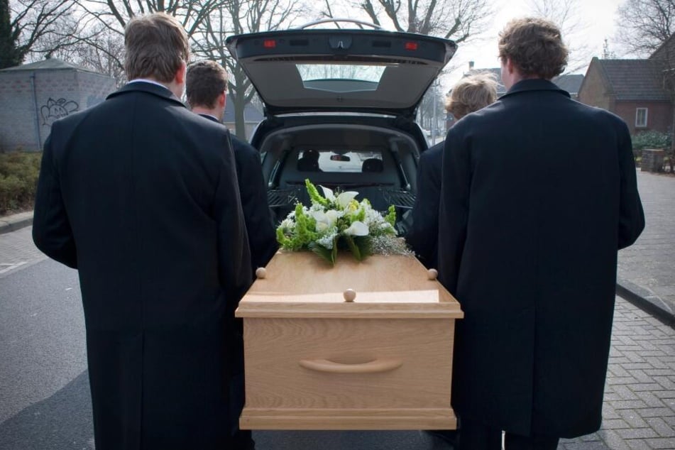 In seiner Zeit als Feuerwehrmann musste Lothar Schneid den Tod einiger Kollegen verarbeiten (Symbolbild).
