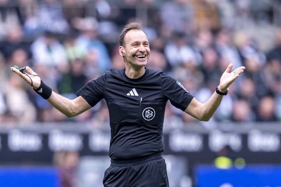 Bastian Dankert ist beim WM-Finale als VAR dabei.