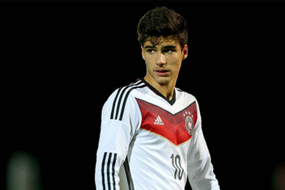 Elias Abouchabaka erzielte den 3:1-Endstand gegen die Türkei und sicherte dem DFB-Team somit als Gruppensieger die Teilnehmer an der EM-Endrunde in Kroatien.