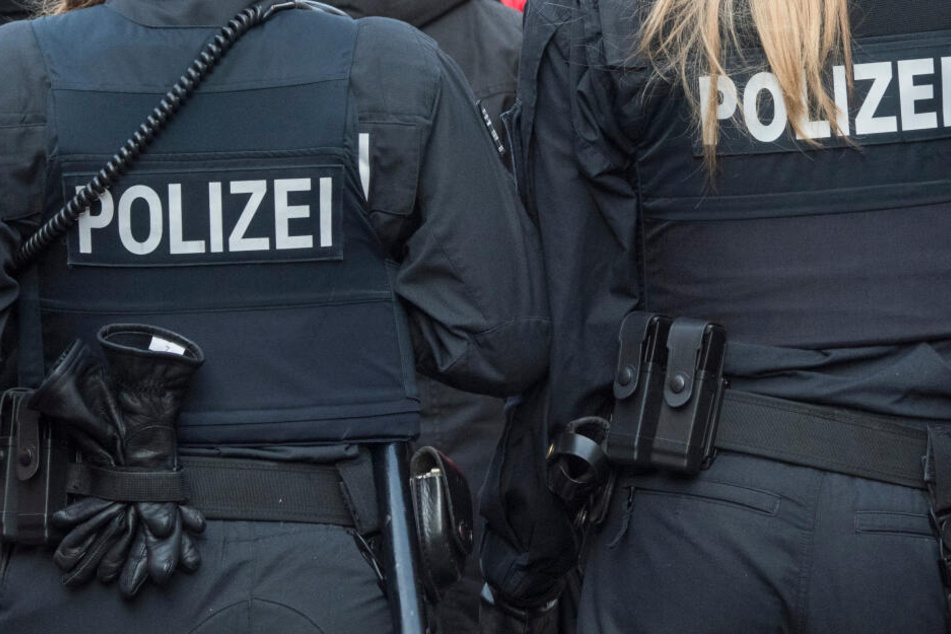 Insgesamt waren rund 35 Beamte im Einsatz (Symbolbild).