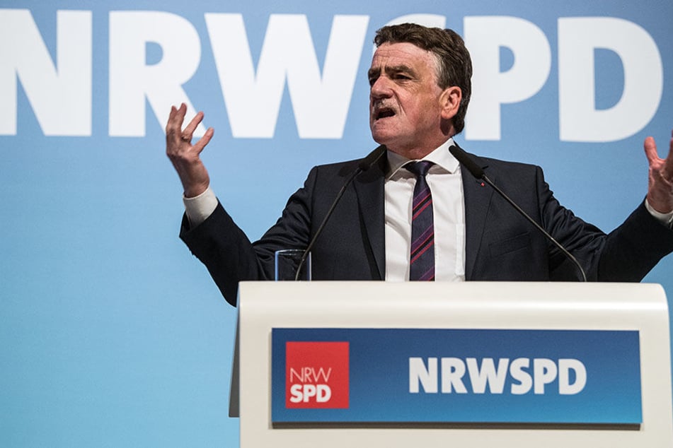 NRW-SPD-Chef Michael Groschek wettert gegen die AfD, die als dritte Kraft in den Bundestag einzieht.
