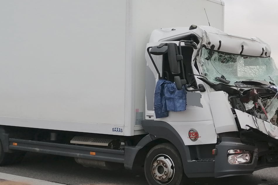 Unfall A81: Heftiger Unfall auf der A81: Lastwagenfahrer verletzt ins Krankenhaus gebracht
