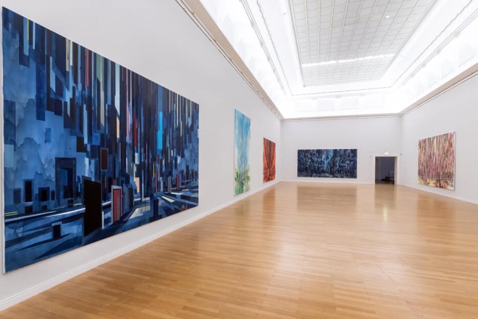 Im Museum am Theaterplatz hängen schon die ersten Bilder für die neue Ausstellung "Splitter", die am Sonntag öffnet.