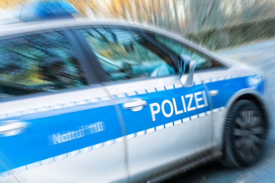 Der Raser stellte sich nur wenige Stunden nach dem Unfall der Polizei und musste den Führerschein abgeben. (Symbolbild)