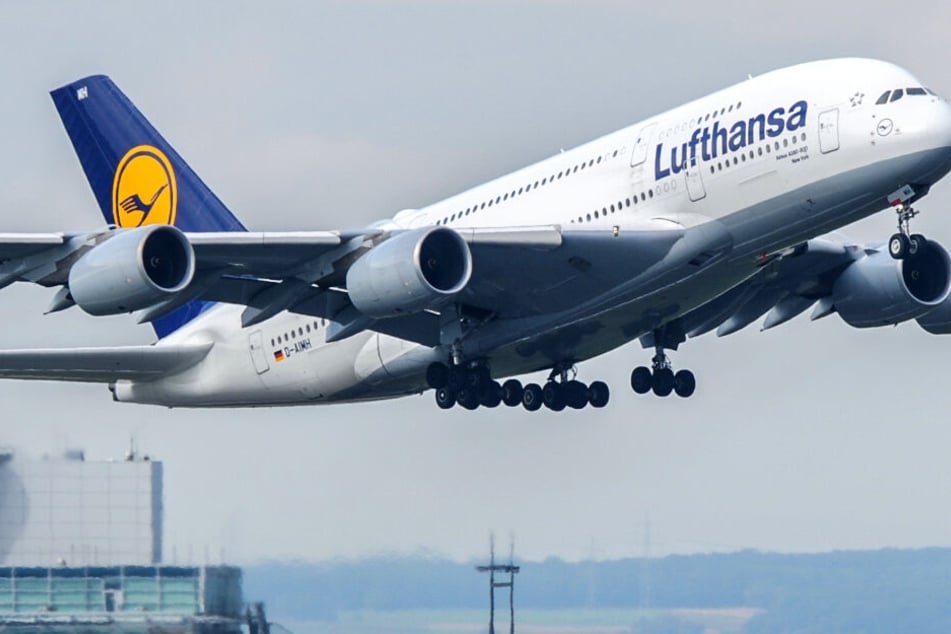 Die Bordverpflegung für Lufthansa-Passagiere fällt heute zum Teil äußerst dürftig aus.