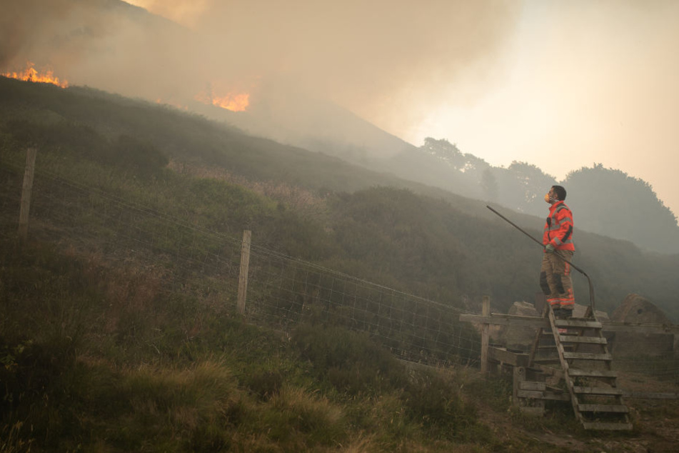 Das Feuer im Saddleworth Moor wütet seit mehreren Tagen. Die genaue Brandursache ist noch unklar.