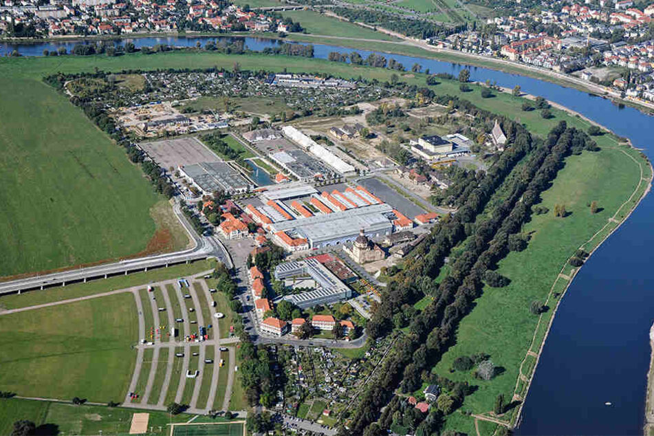 Unter einer asphaltierten Zufahrt am Messering im Dresdner Ostragehege wurde eine Bombe vermutet.