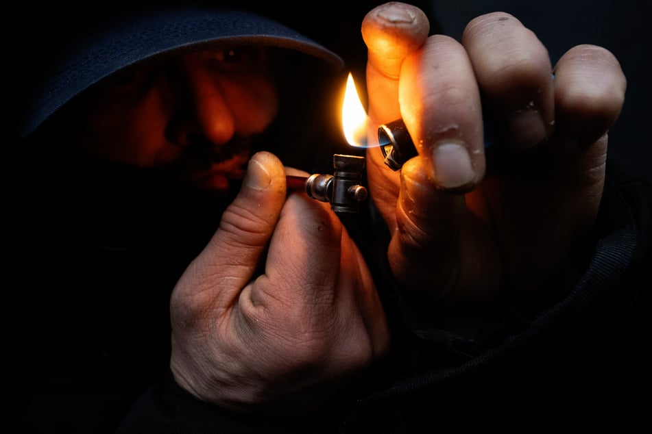 Die beiden Männer sollen den 14-Jährigen auch dazu gezwungen haben, an einer Crack-Pfeife zu ziehen. (Symbolfoto)