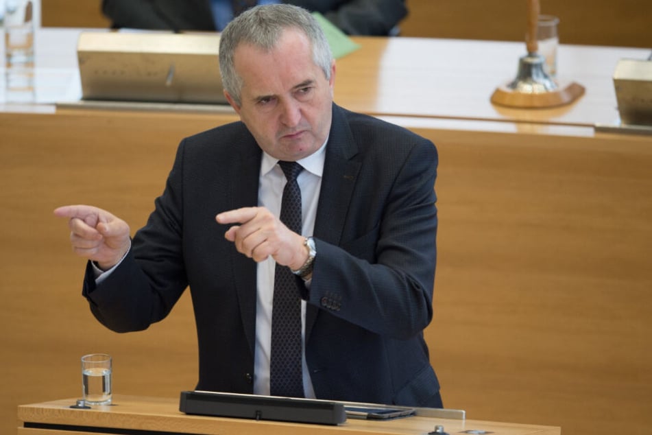 Staatsminister Thomas Schmidt im Landtag. Im Jahr 2019 wurden in Sachsen insgesamt 55,3 Millionen Euro Wohngeld ausgezahlt.