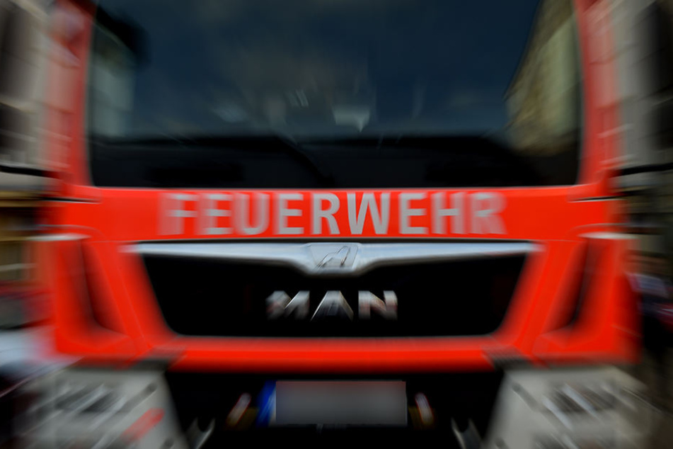 Insgesamt drei Fahrzeugbrände musste die Feuerwehr in der Nacht zum 31. Dezember 2018 löschen.