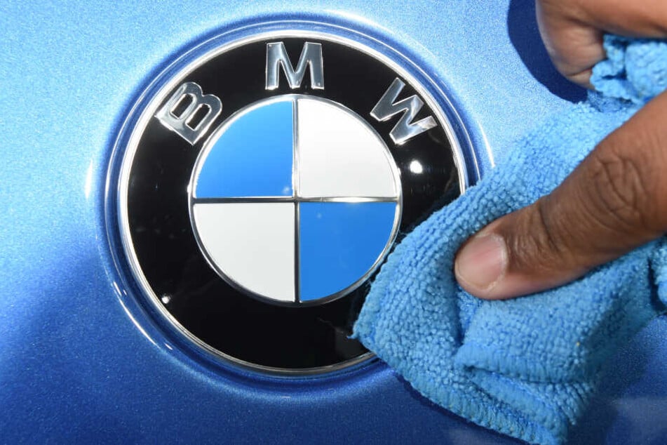 BMW ruft in den USA 184.500 ältere Autos der 3er- und 5er-Reihe und des Sportwagens Z4 wegen Brandgefahr in die Werkstatt.