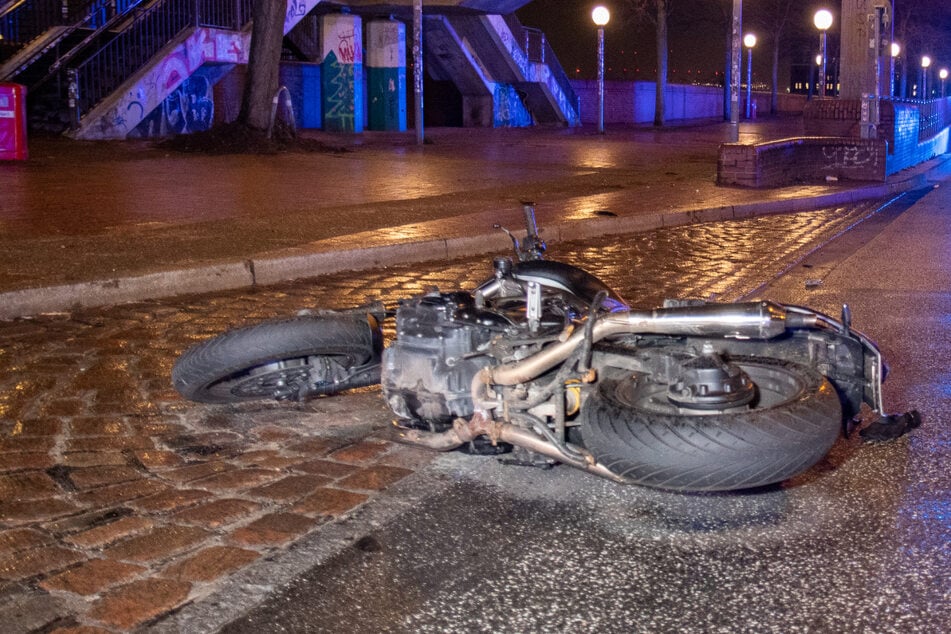 Drei Verletzte bei Motorrad-Crash am Hamburger Fischmarkt