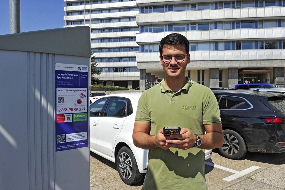 Boris Skidanenko (25) setzt auf digitale Lösungen und nutzt zum Parken die App EasyPark.