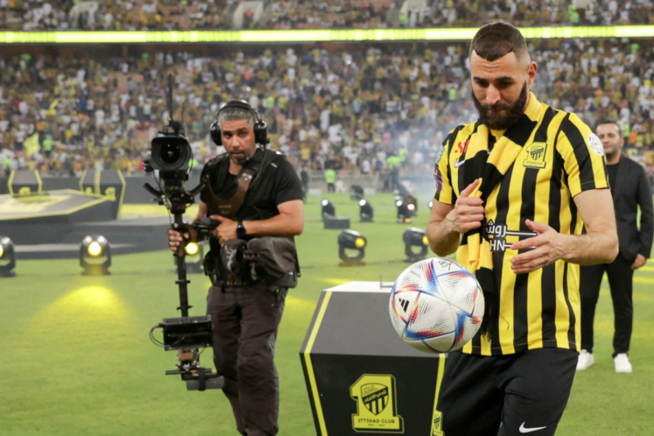 Karim Benzema (35) trägt nun das gelb-schwarze Trikot von Al-Ittihad. (Archivbild)