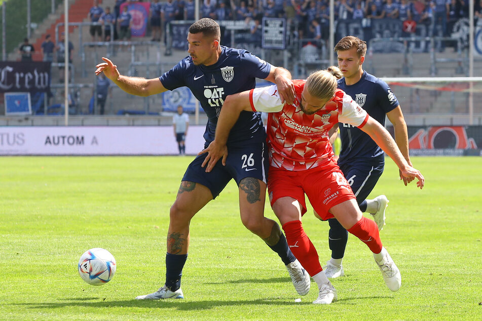 FSV-Spieler Felix Schlüsselburg (r.) und Andreas Pollasch (Babelsberg) im Zweikampf. Der FSV Zwickau konnte sich am heutigen Sonntag nicht durchsetzen - es blieb beim 0:1.